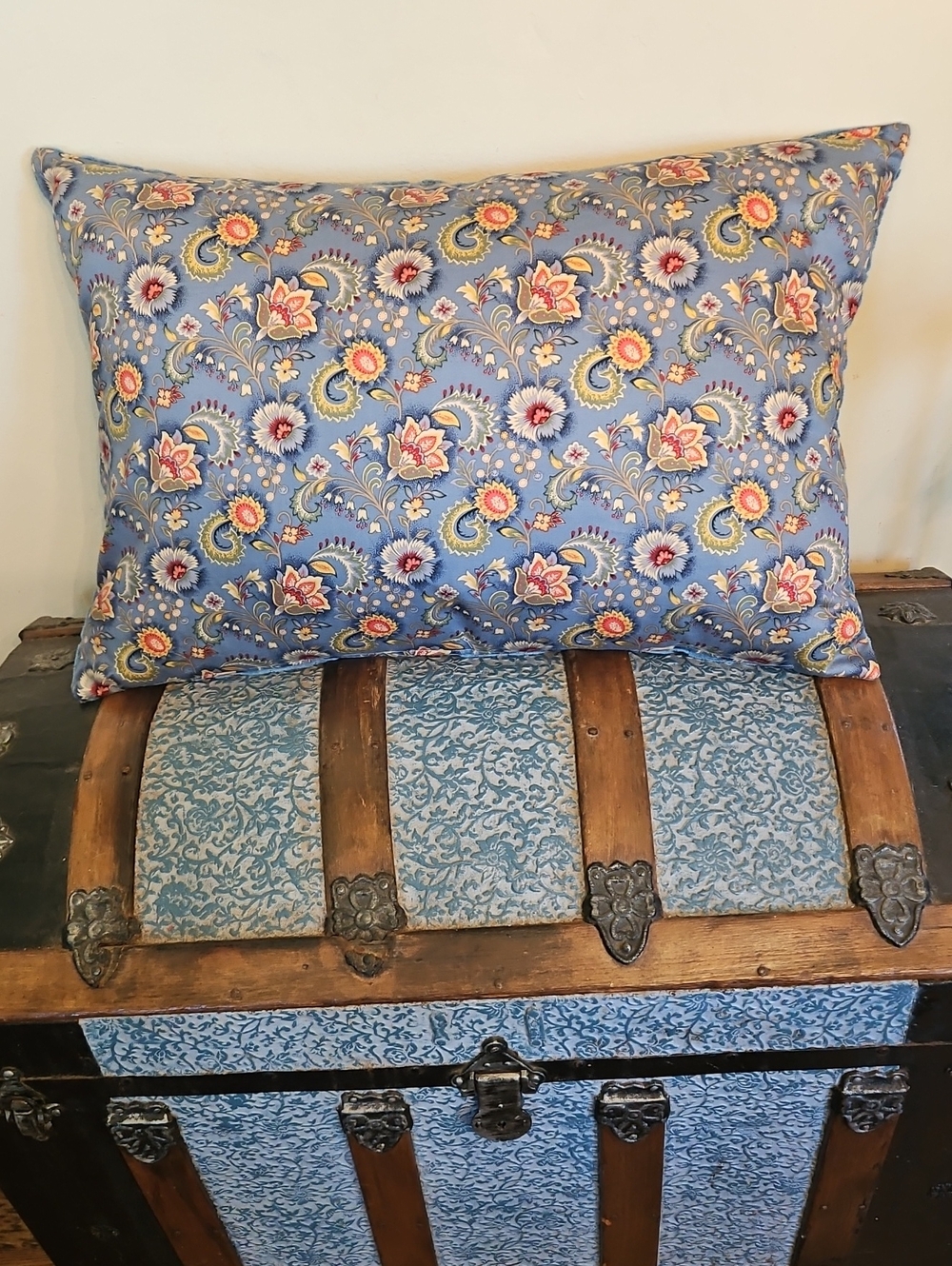 Deco Pillow - Picture 4 of 6